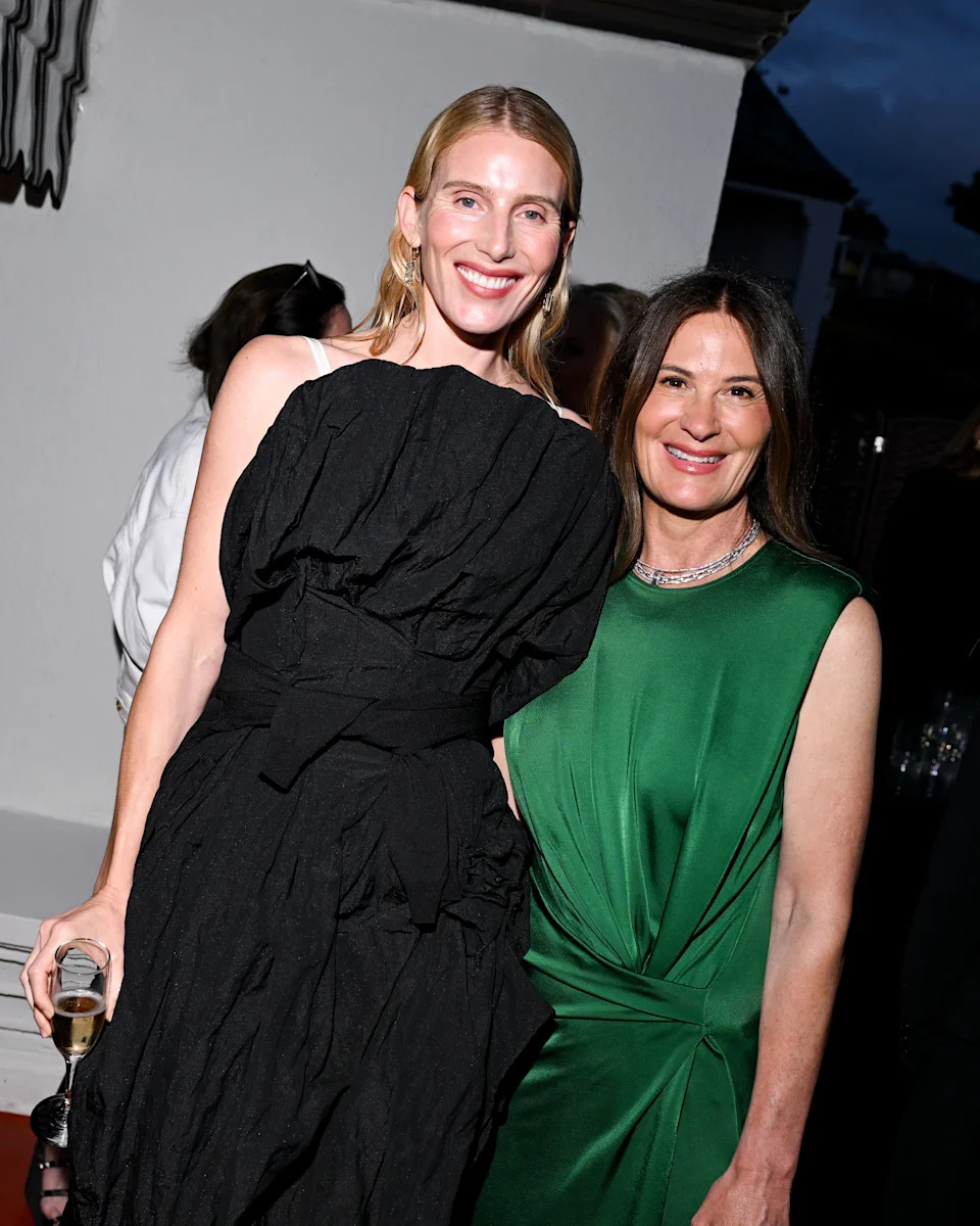 Dree Hemingway and Sarah Harrelson