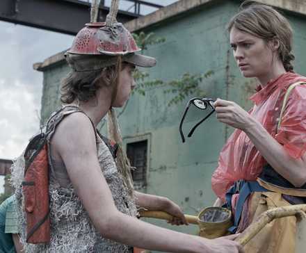 Alex Friesen and MacKenzie Davis in Station Eleven