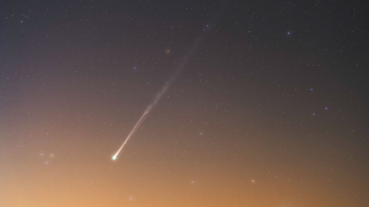 See Comet PanSTARRS glow above a false dawn in stunning new photo