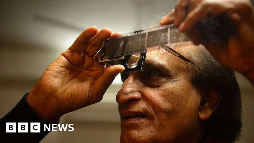 Remembering Raghu Rai: The photographer who showed India to itself - BBC