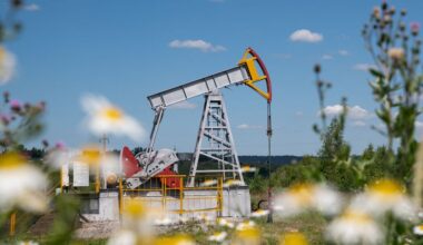 Oil prices fall as hopes for US-Iran deal outweigh supply disruption concerns