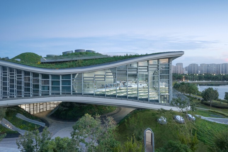 The Illusion of Lightness: Designing Civic Voids for Public Life - Image 1 of 16