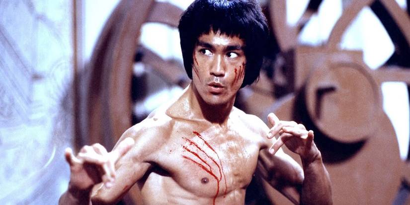 Bruce Lee in a defensive position in 'Enter the Dragon'.