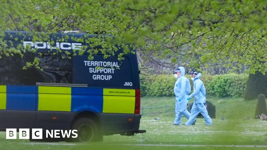 Eight more arrests made after London arson attacks - BBC