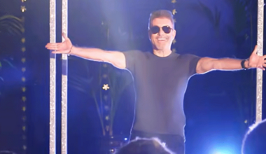 Britain's Got Talent: Simon Cowell surprises Glantaf school choir - BBC