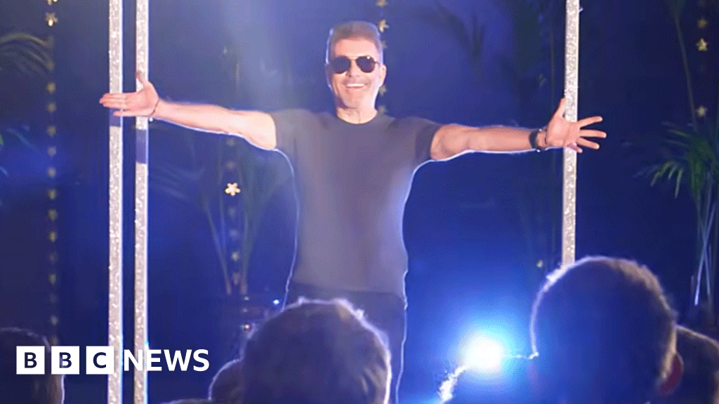 Britain's Got Talent: Simon Cowell surprises Glantaf school choir - BBC