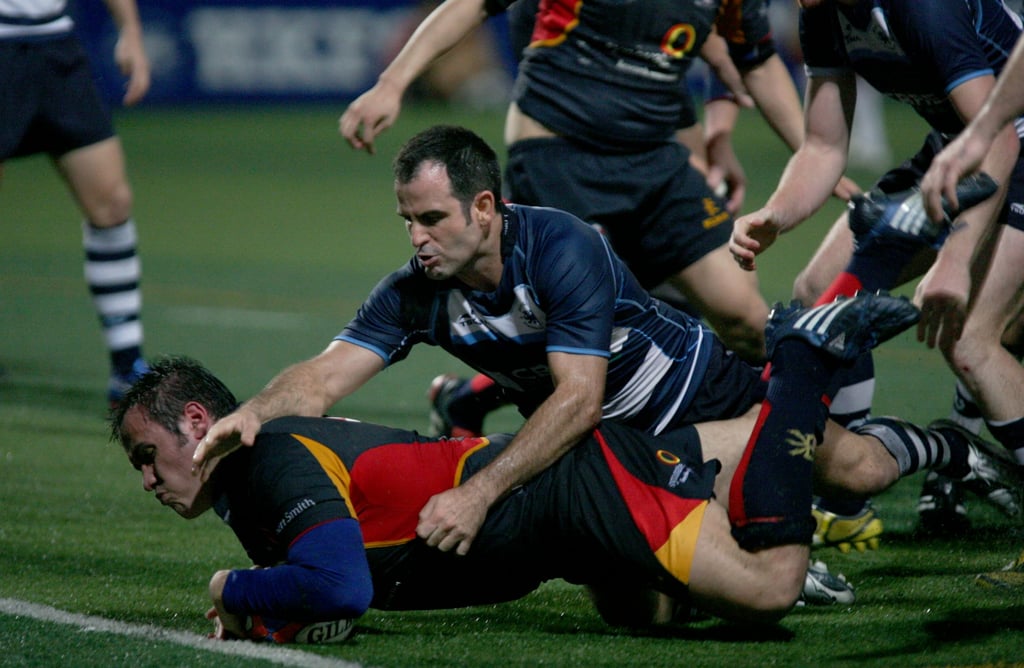 Former Hong Kong rugby team player Rob Naylor (centre) plays rugby in 2008. Photo: K.Y. Cheng