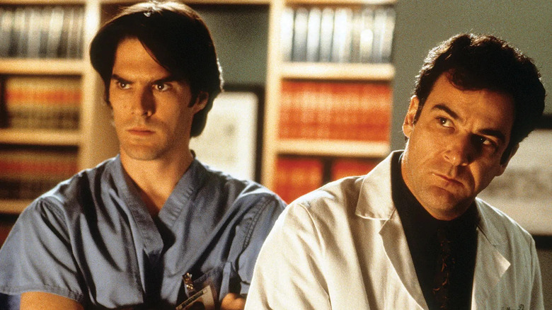 Thomas Gibson as Dr. Daniel Nyland stands next to Mandy Patinkin Dr. Jeffrey Geiger in Chicago Hope