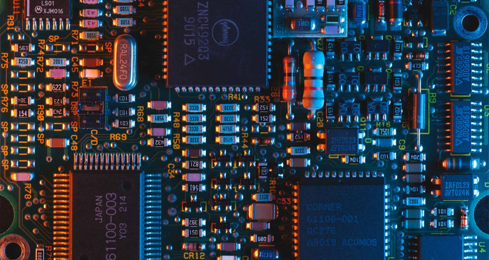 New model explains how single electrons cause damage inside silicon chips