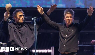 Oasis among record number of Brits entering Rock & Roll Hall of Fame - BBC