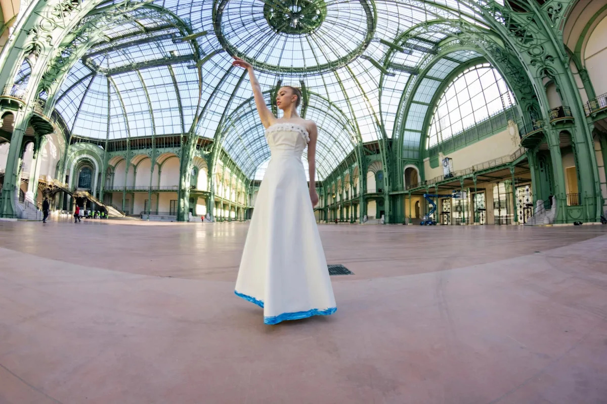 Eugène Riconneaus Debuts Dress Made From Scalable Seaweed Fiber