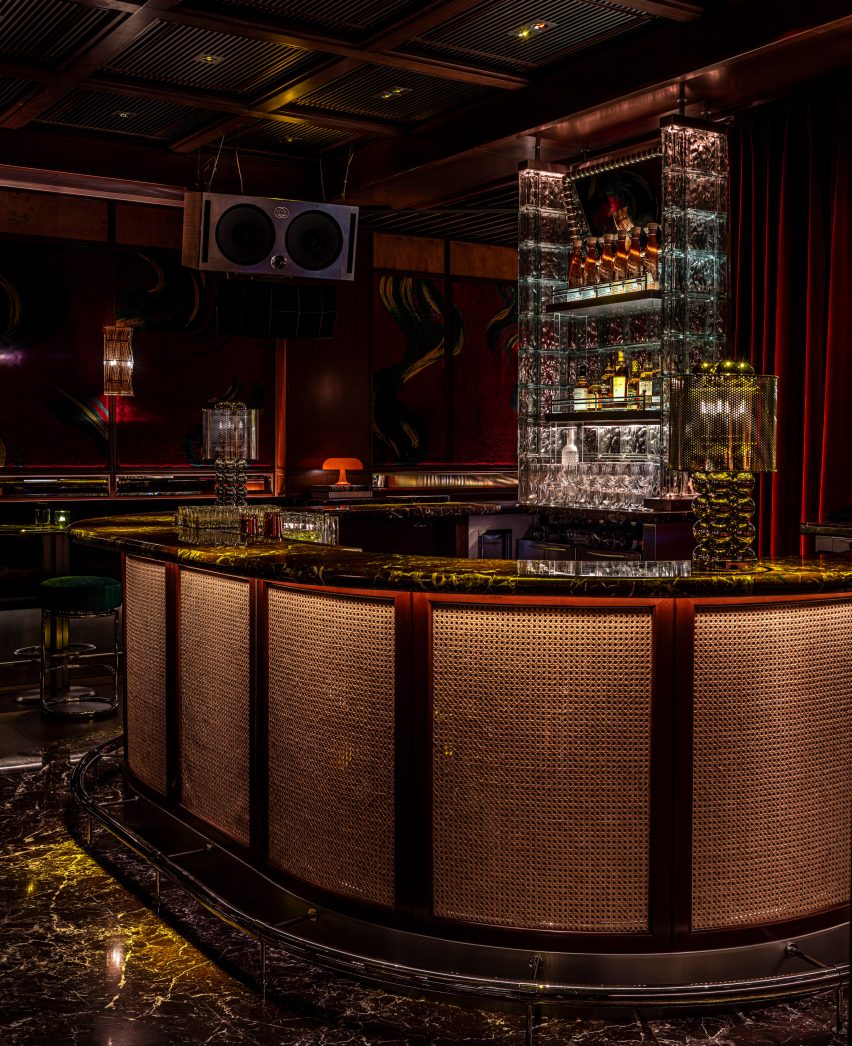 Dragon-i by Pirajean Lees