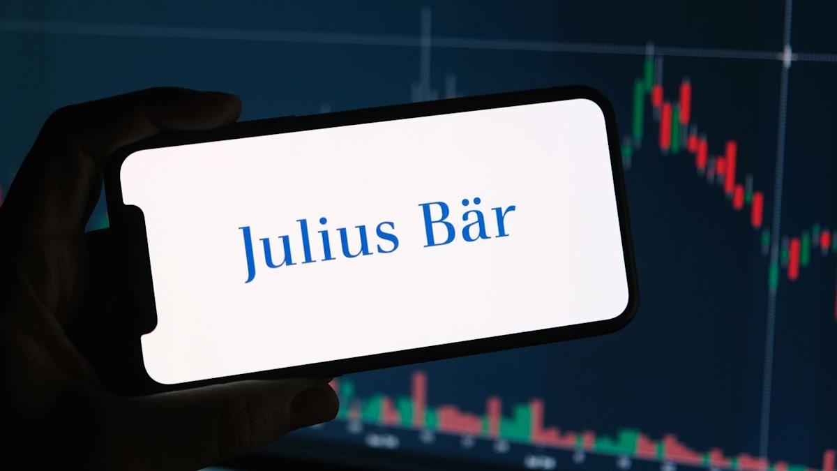 Julius Baer finance chief to step down