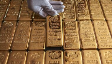 Gold Rises as Traders Weigh Renewed Push for US-Iran Talks