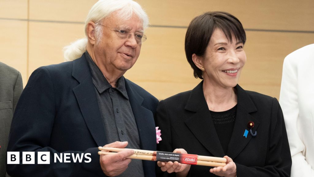 'You are my god', Japan's PM tells British rock band Deep Purple - BBC