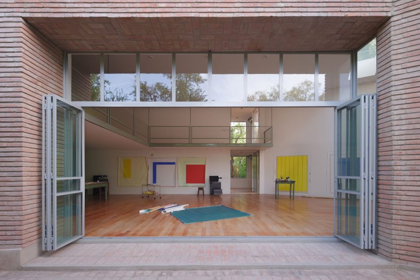 Atelier Cambre interior by Esteras Perrote