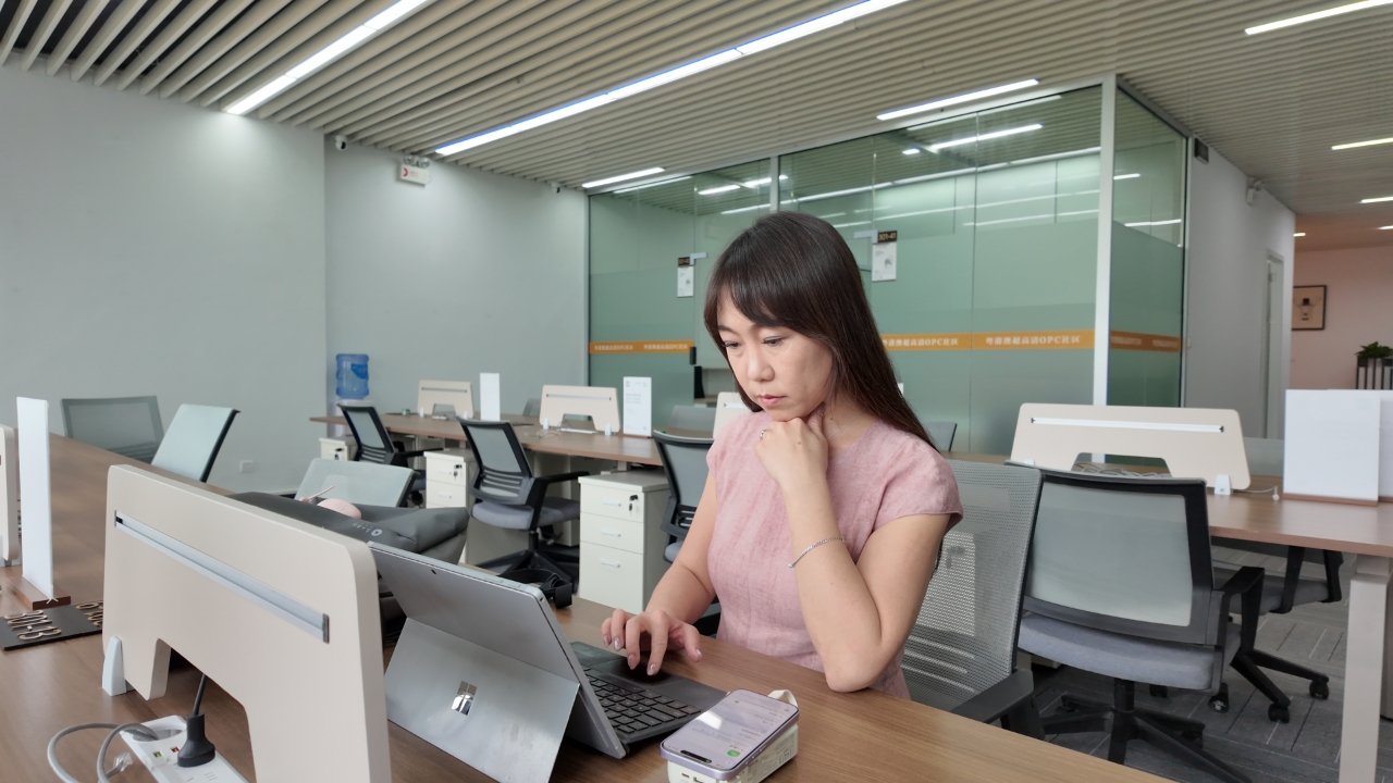 Sci-fi author embraces AI to bring stories to screen