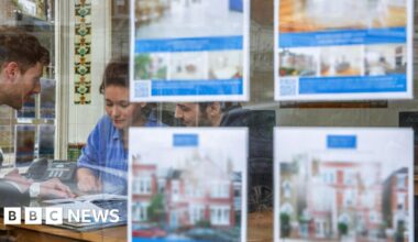 Mortgage rates show signs of falling after Iran war peak - BBC