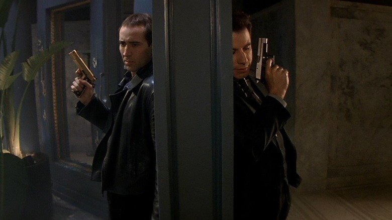 Nicolas Cage as Sean and John Travolta as Castor, about to shoot each other in Face Off