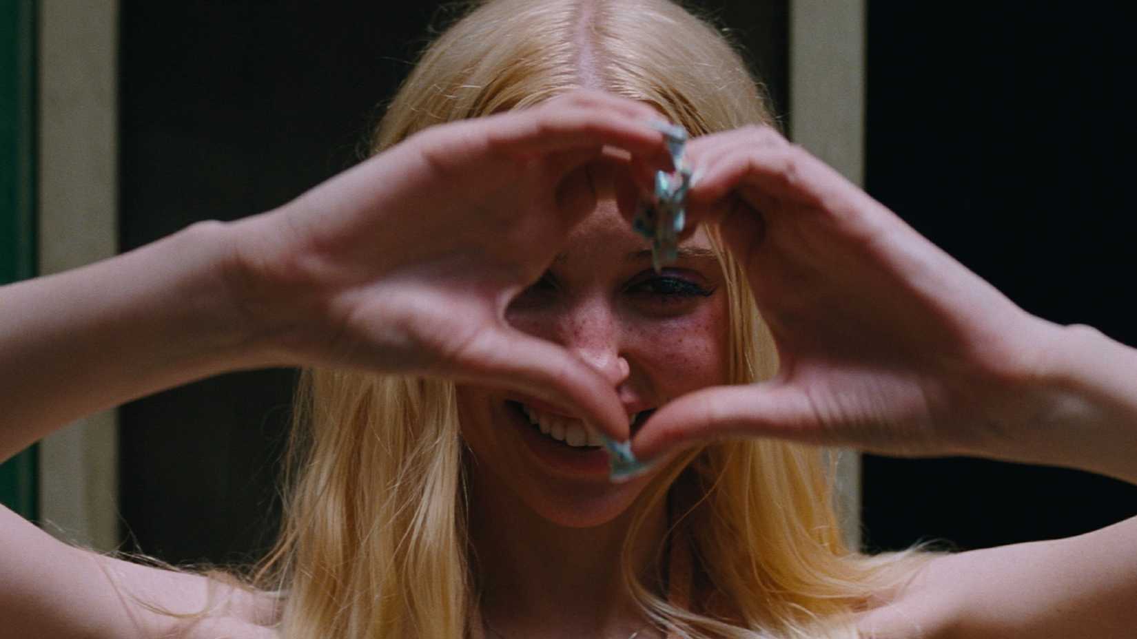 Faye (Chloe Cherry) making a heart with her hands in Euphoria season 3
