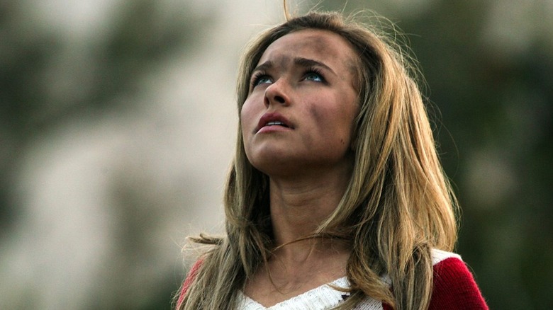 Hayden Panettiere looking to the skies as a bruised Claire Bennet on the first season of NBC's Heroes.