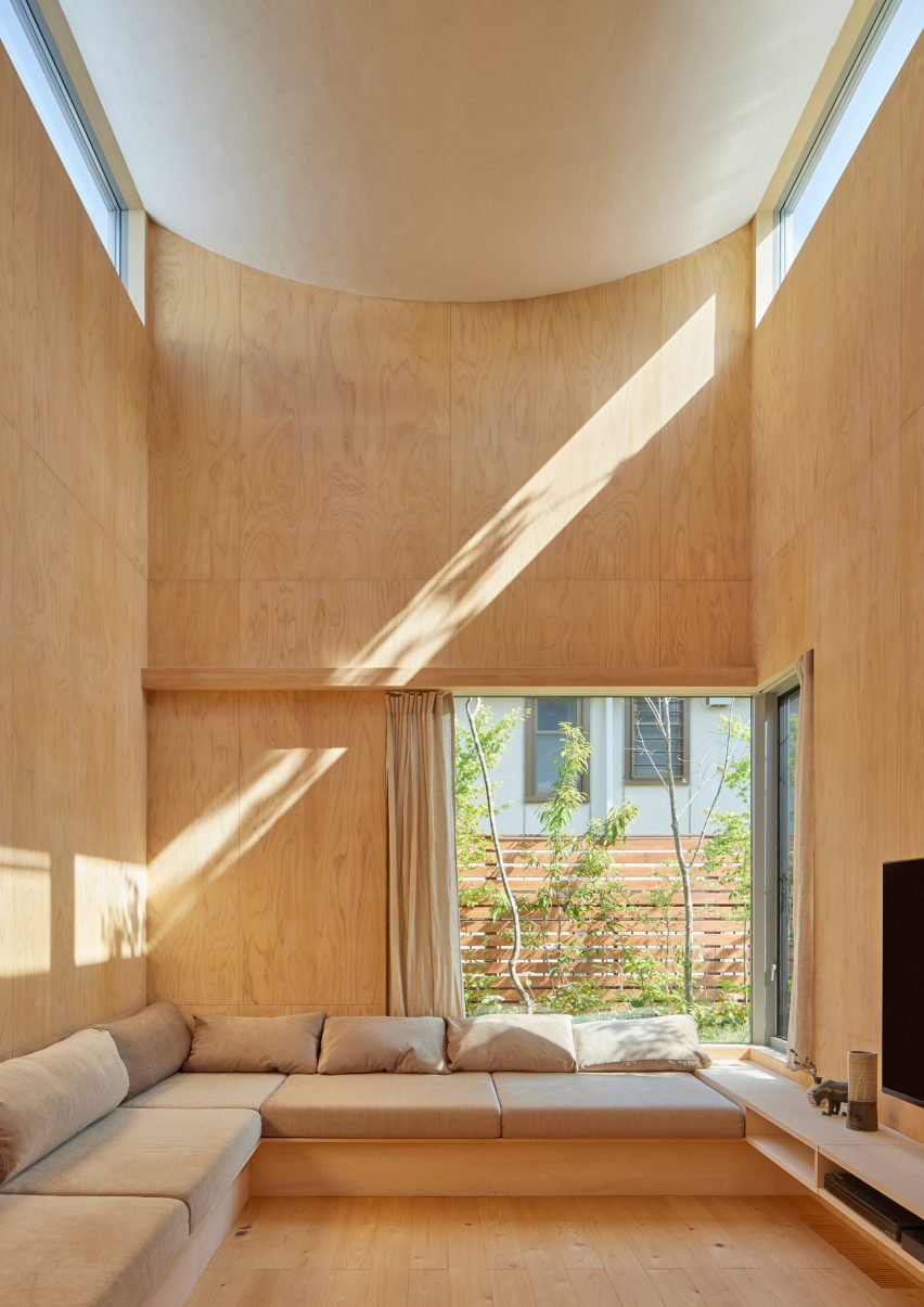 Living space interior at Japanese home by HYG Architects