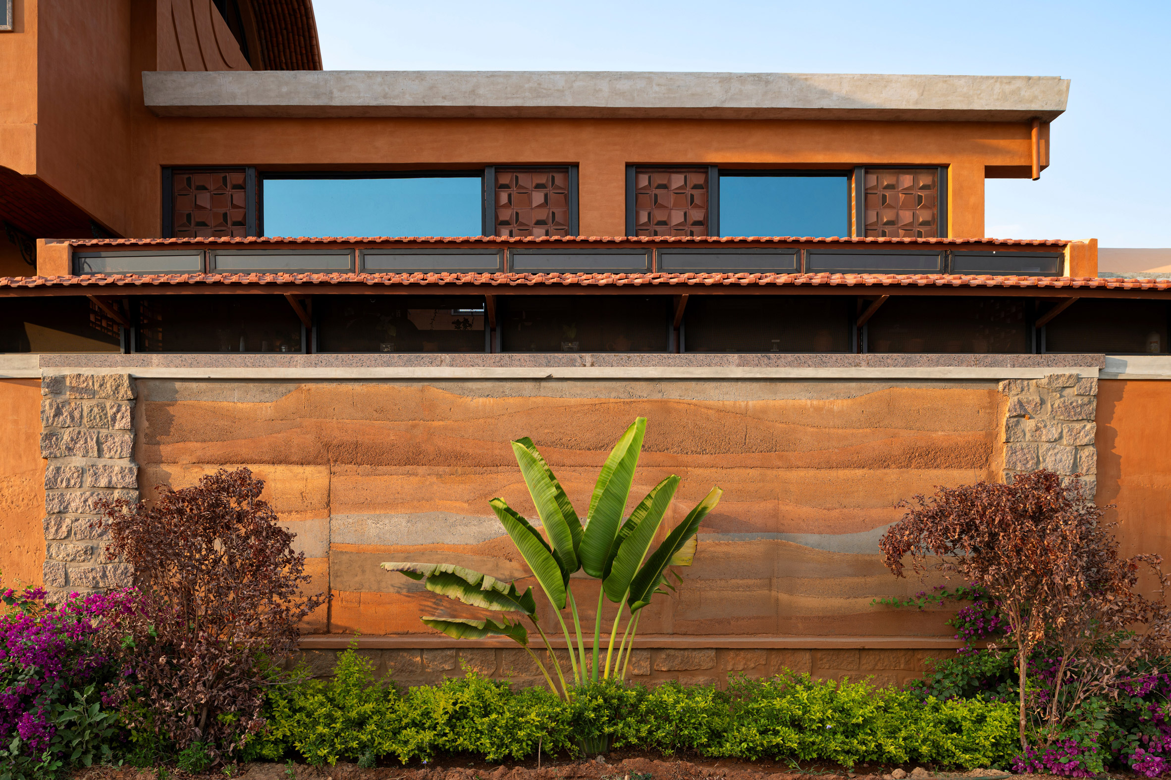 Aurva Illam exterior by Iki Builds