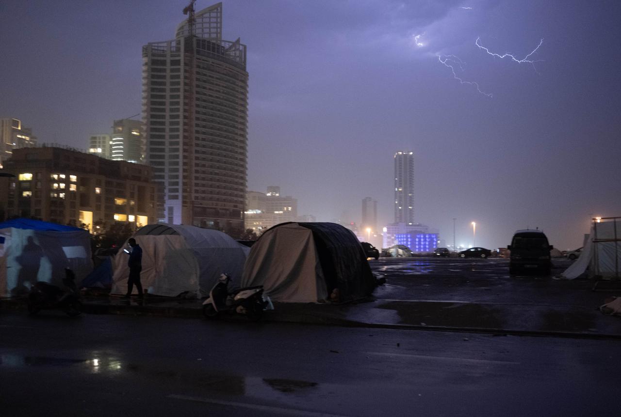 Some citizens continue to live in tents on the streets following the ceasefire between Israel and Lebanon, in Beirut, Lebanon, April 17, 2026. (AA Photo)