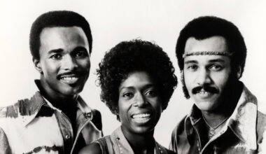 5 One-Hit Wonder Love Songs From The '70s We're Still Head Over Heels For