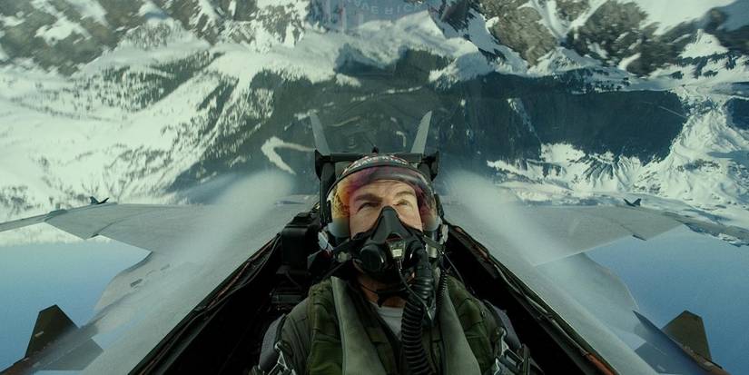 Top Cruise flying in Top Gun: Maverick