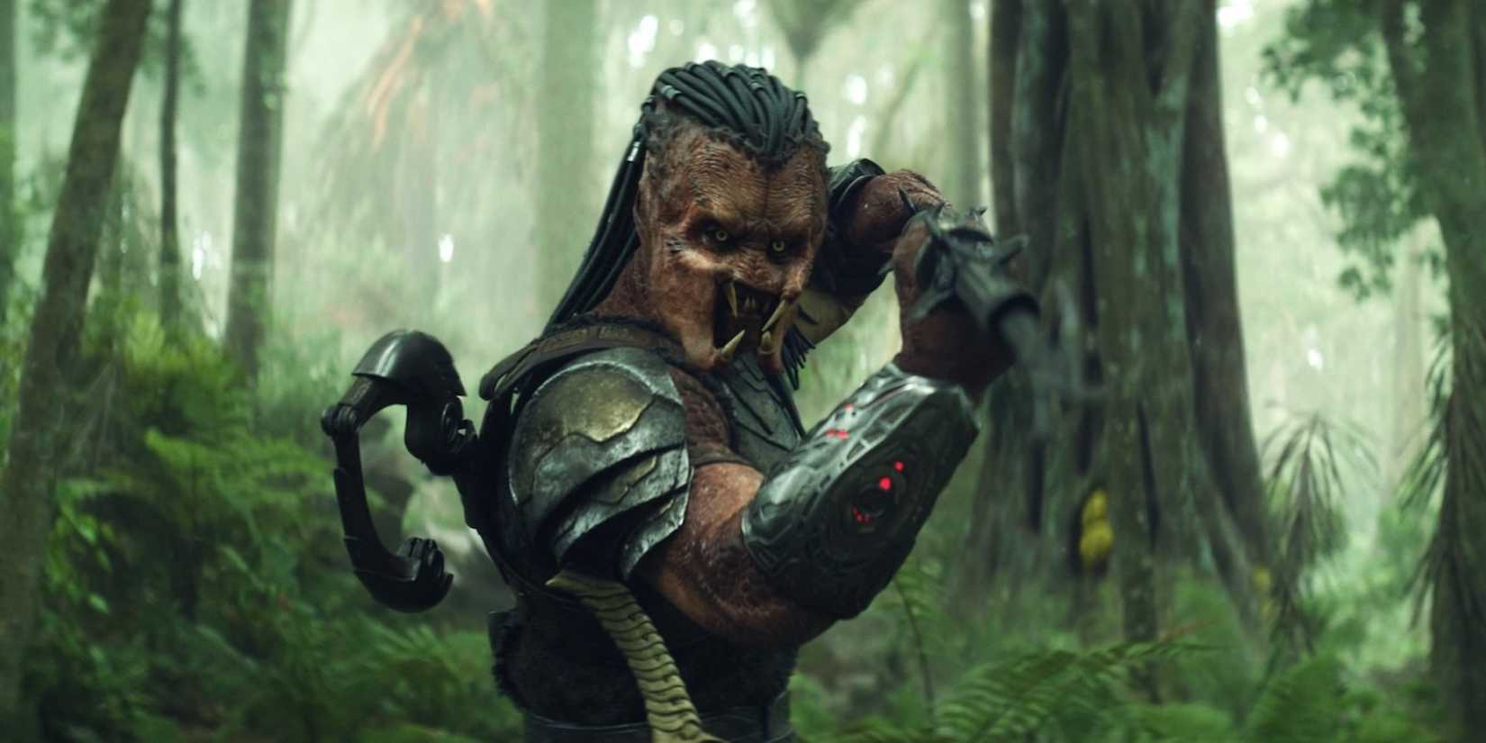Dek wields a weapon in Predator: Badlands.