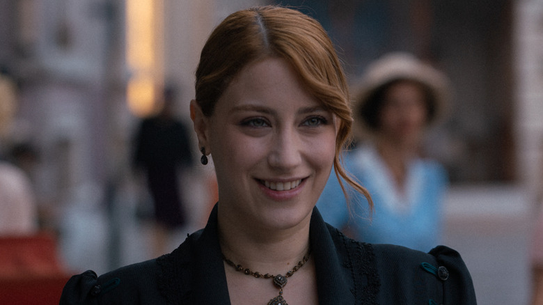 Esra/Peride smiling