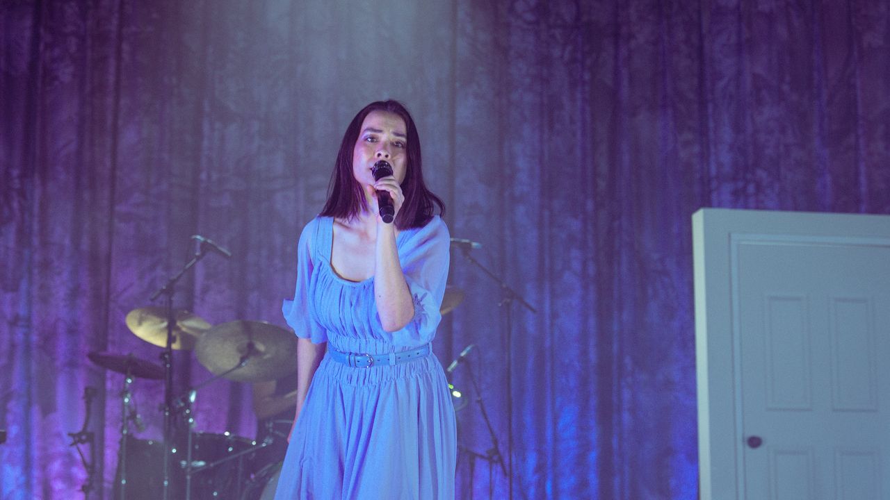 Mitski Brings a Regal “If I Leave” to Kimmel