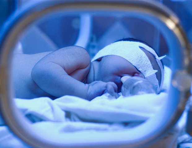 Sunlight exposure via windows risks infant dehydration and skin damage