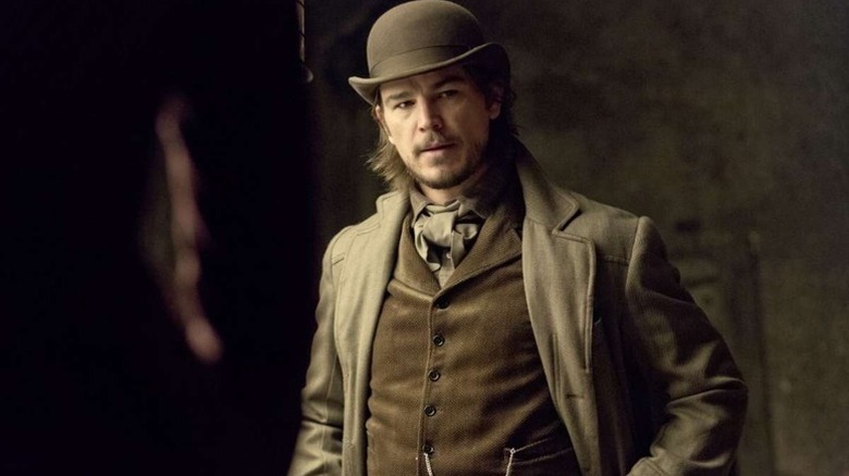 Ethan Chandler (Josh Hartnett) stands warily in Penny Dreadful