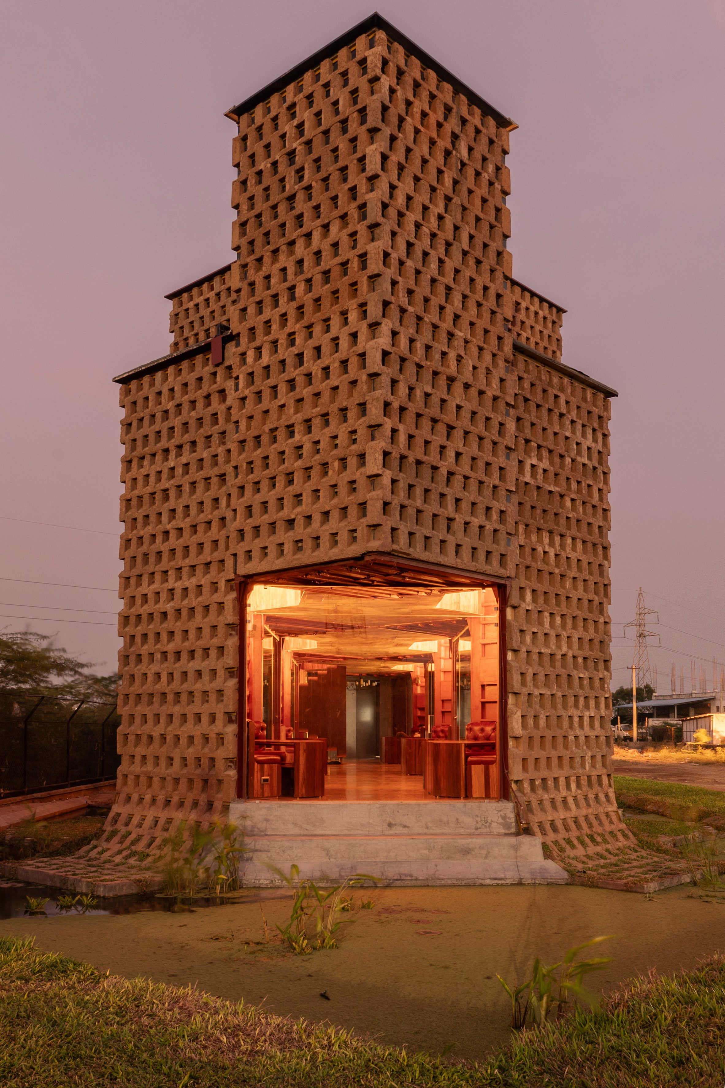 Petti restaurant in India by Wallmakers