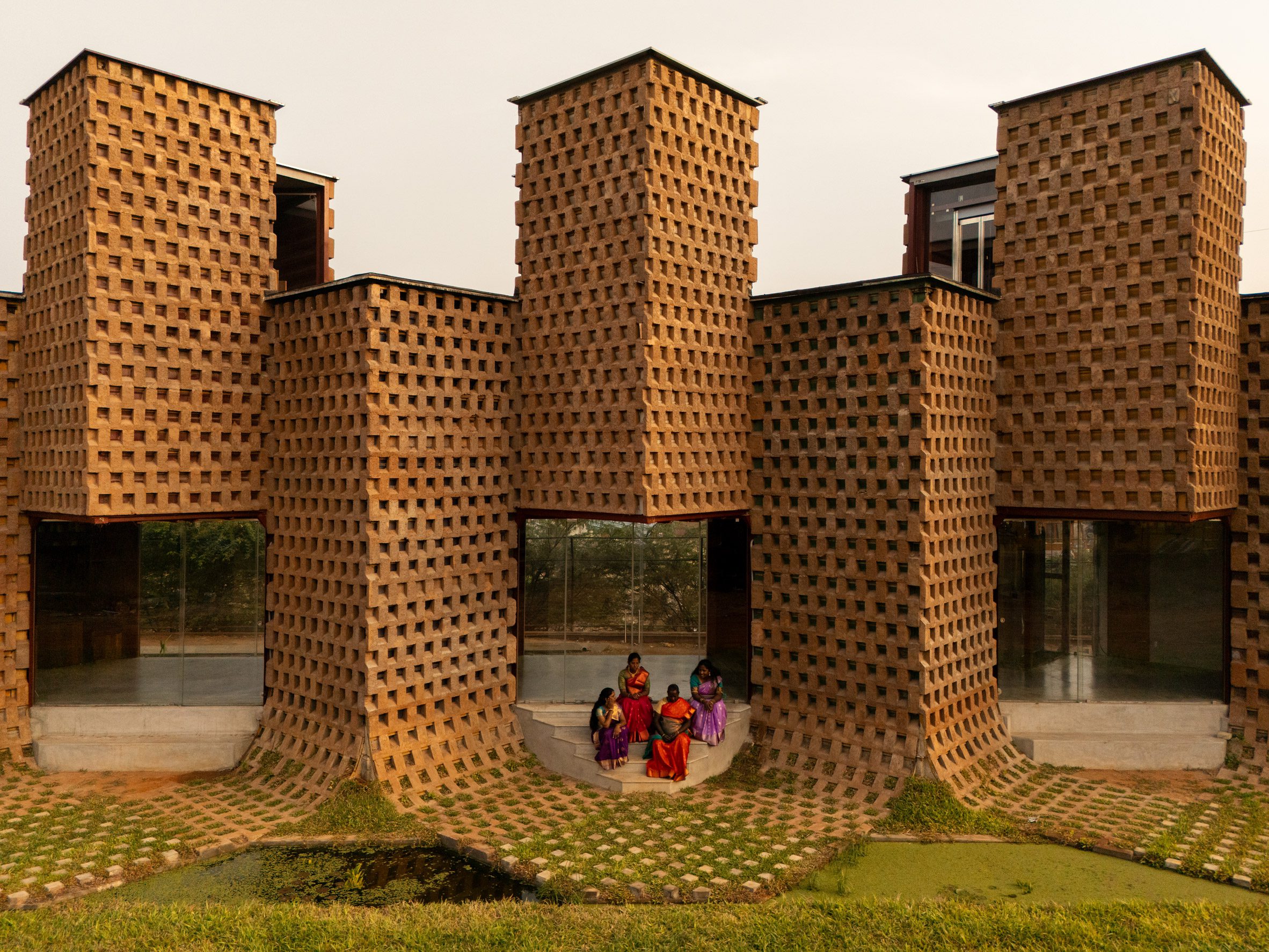 Petti restaurant in India by Wallmakers