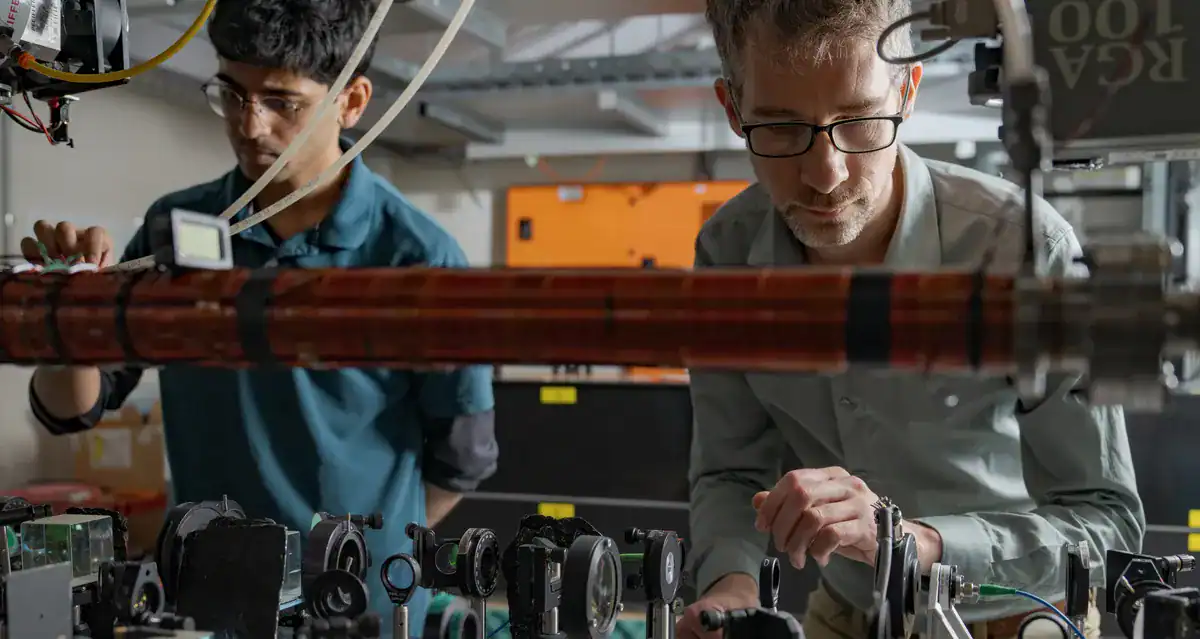 Bizarre Quantum Experiment Just Proved Atoms Can Exist In Two Places At Once