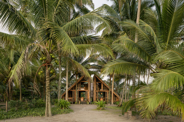 Contemporary Ecuadorian Architecture: Connecting Materials, Environment, and Culture - Image 1 of 25