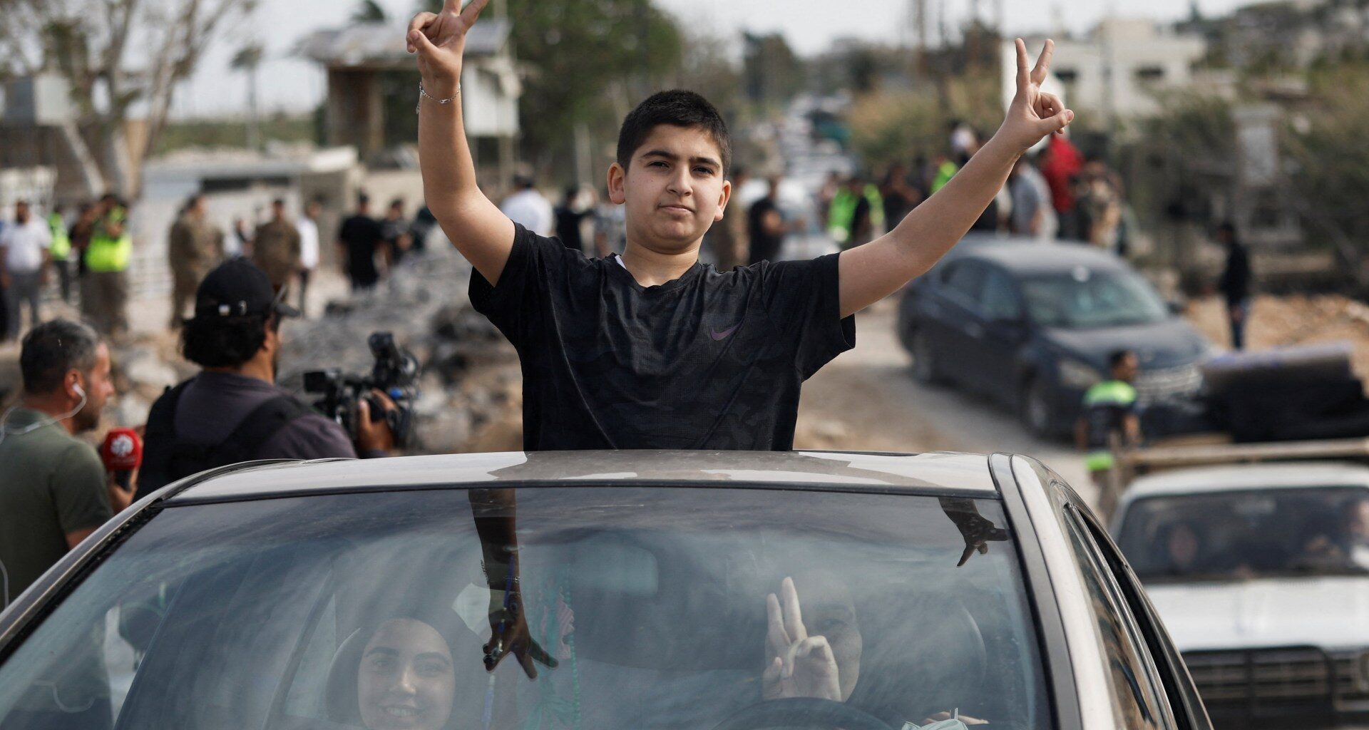 Displaced Lebanese return as Israeli shelling violates ceasefire in south | Israel attacks Lebanon News