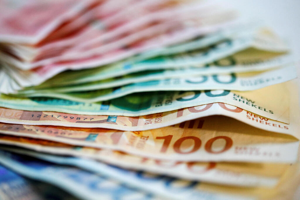 The strengthening shekel (Photo: REUTERS/Nir Elias/Illustration/File Photo) שטרות כסף, אילוסטרציה