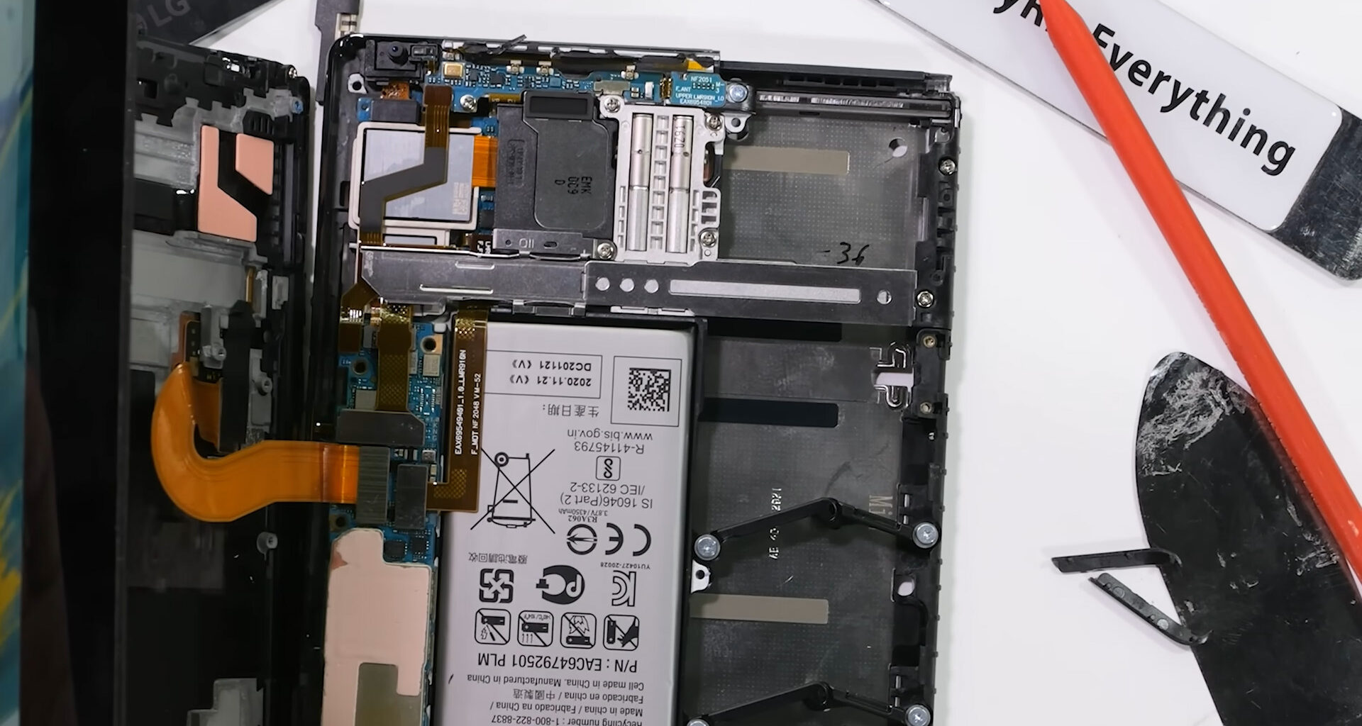 Hear Ye, Hear Ye! The Magic Of The Scroll-Like Phone Which Wast Not!