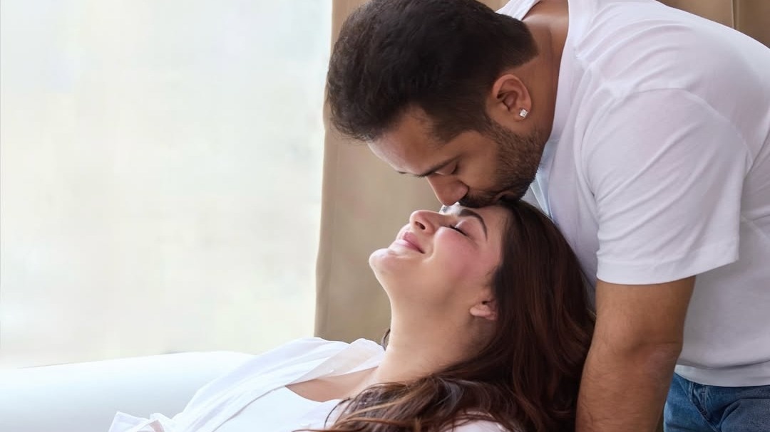 Shivaleeka Oberoi, Abhishek Pathak