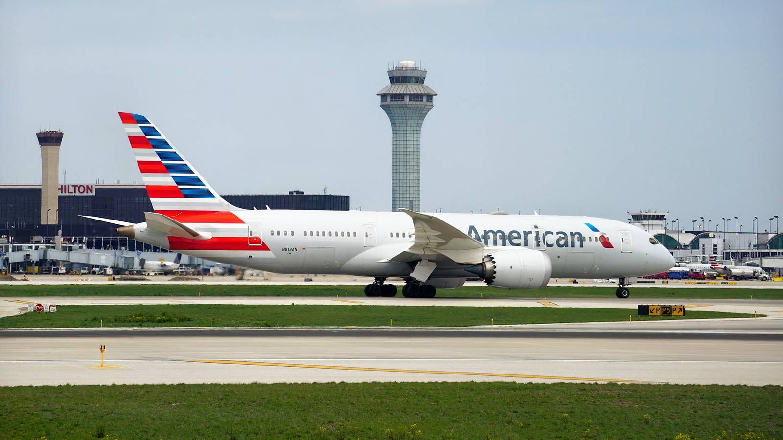 American Airlines Dismisses United’s Merger Pitch, Citing Competition Negativity