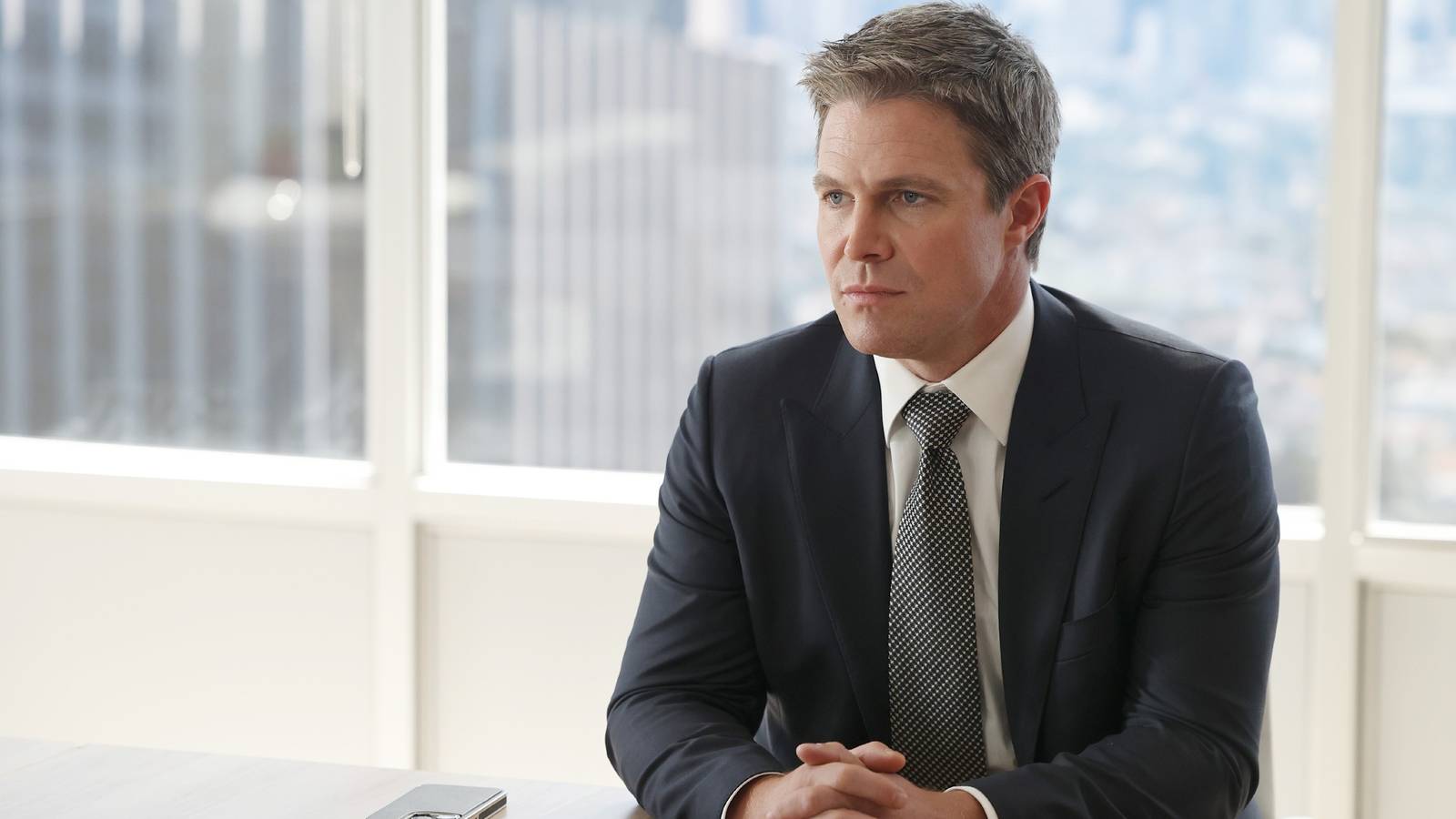 Stephen Amell's Baywatch Reboot Will Avoid The Mistake That Killed Suits LA