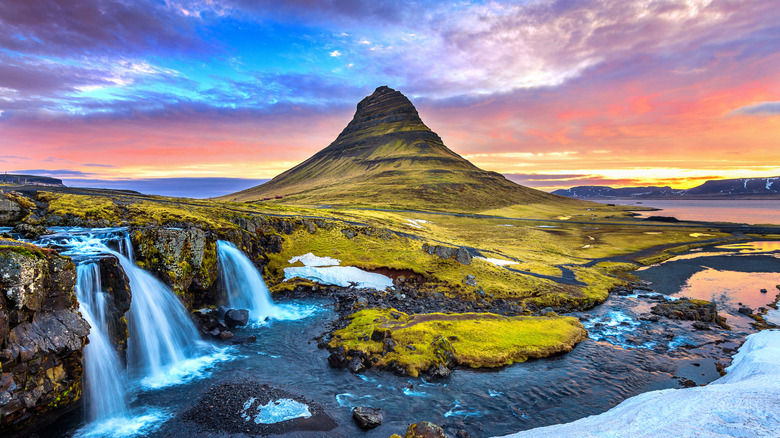 Kirkjufellsfoss waterfalls and Kirkjufell Mountain at sunrise