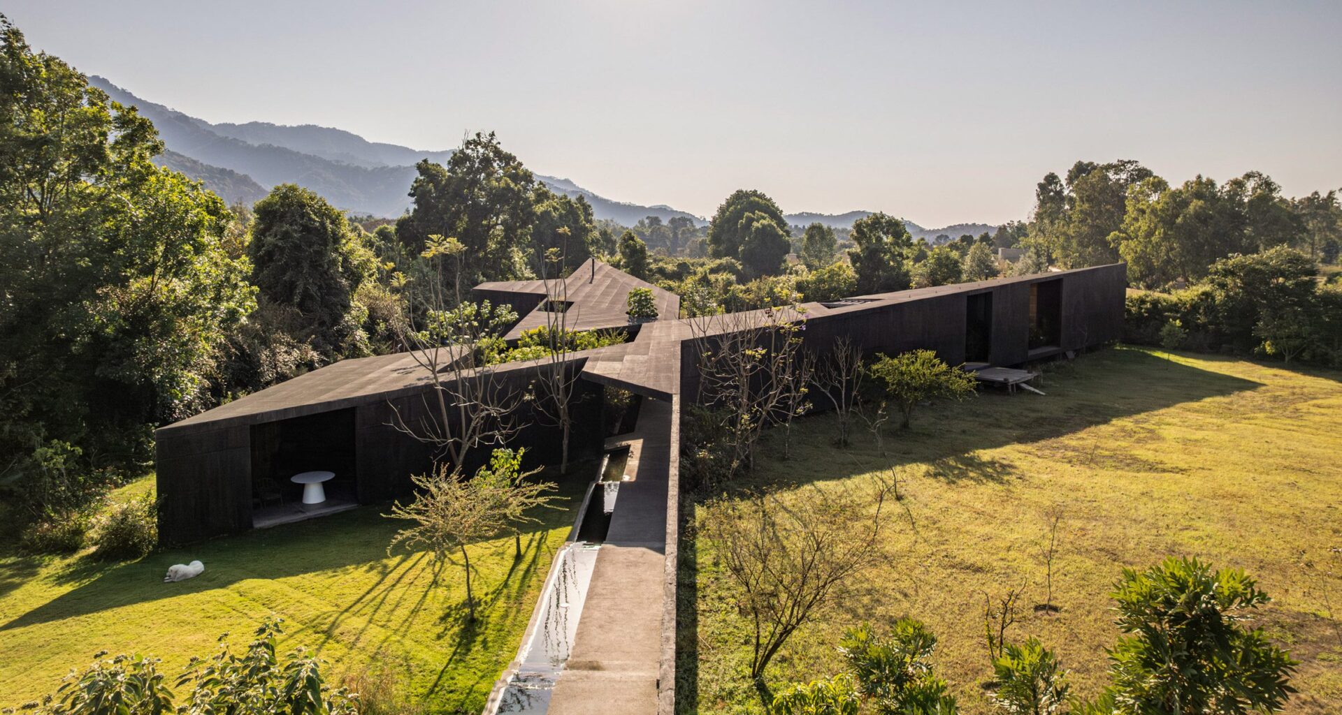 Casa Mavra by Taller Alberto Calleja