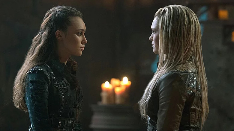 Lexa and Clarke looking at each other