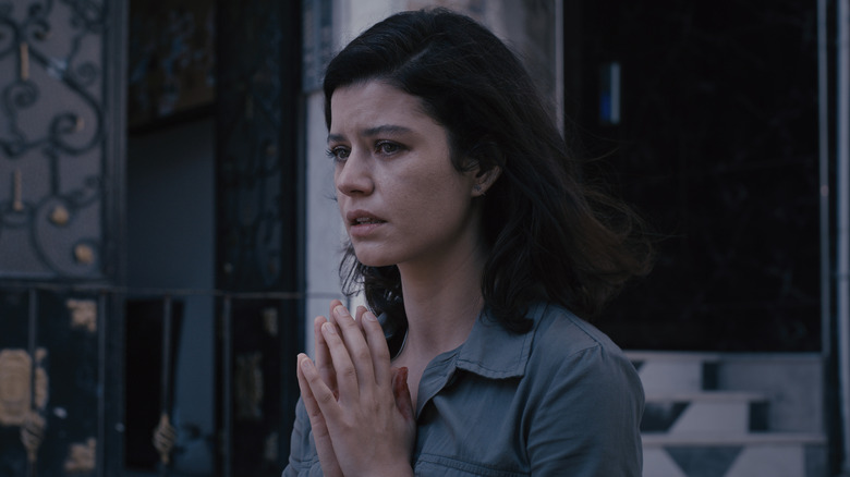 Atiye praying