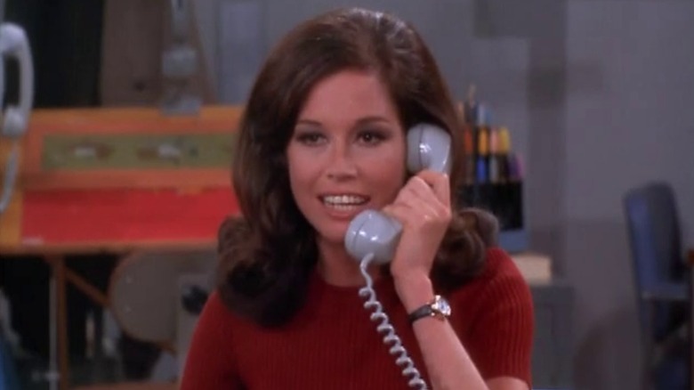 Mary Richards speaking on the phone on The Mary Tyler Moore Show S1E9